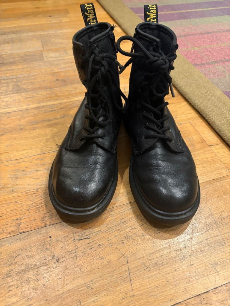 Dr Marten’s Boots size UK4