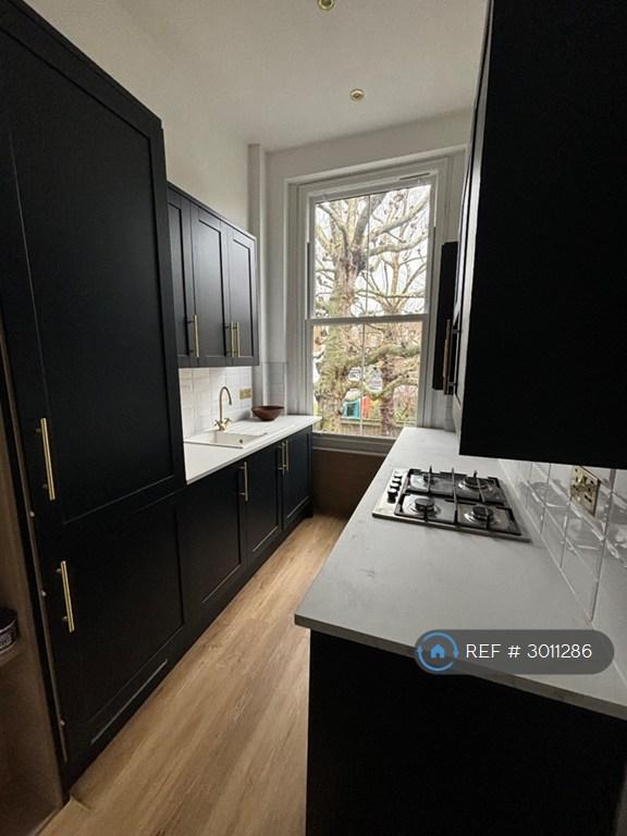 1 bedroom flat in Bevington Road, London, W10 (1 bed) (#3011286)
