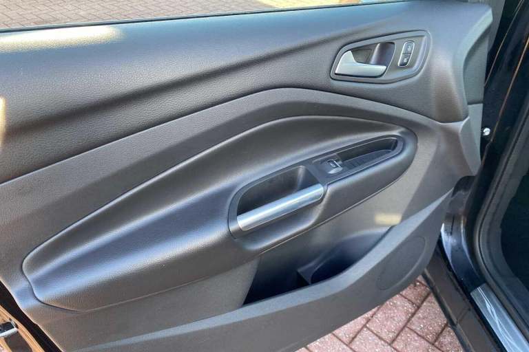 2017 Ford Kuga 2.0 TDCi Titanium (150 PS) 5-Door MPV HATCHBACK Diesel Manual