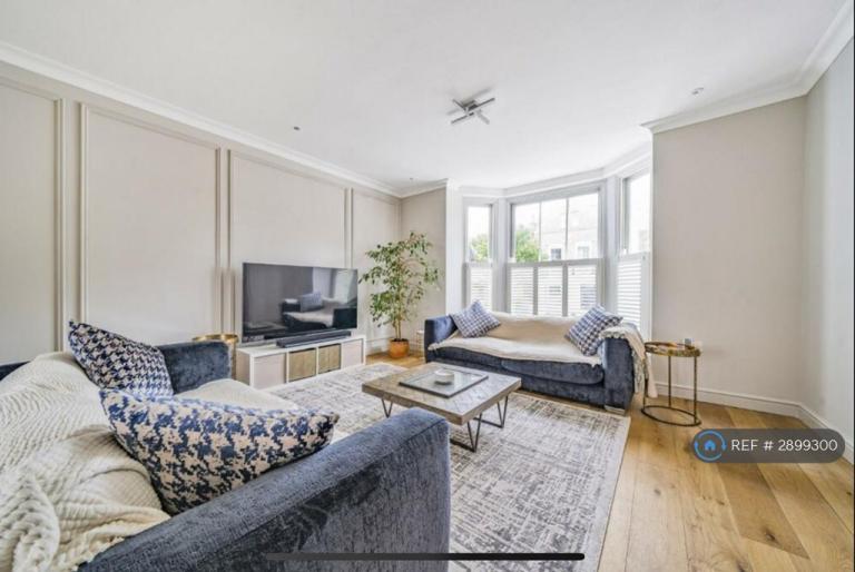 5 bedroom house in Alma Road, Windsor, SL4 (5 bed) (#2899300)