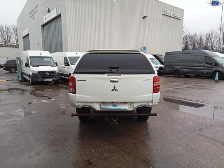 MITSUBISHI L200 2.4 DI-D DC Titan White Manual Diesel 2017