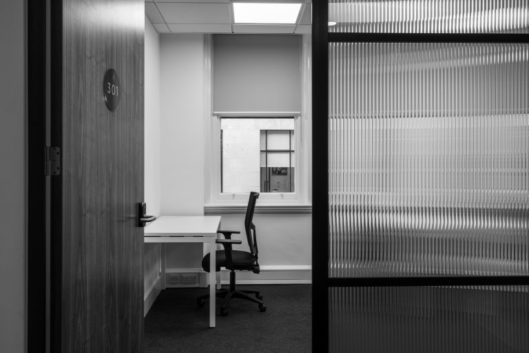 Manchester - M24JB \ Small Office Space for 1 Person