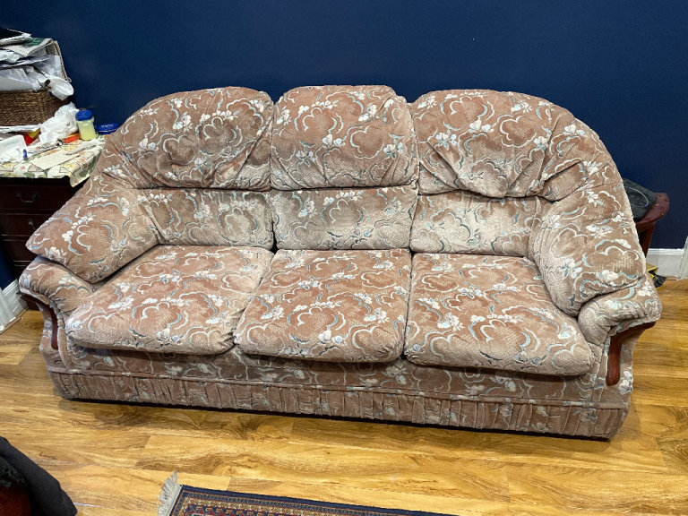 Large 3 seater sofa - excellent condition 