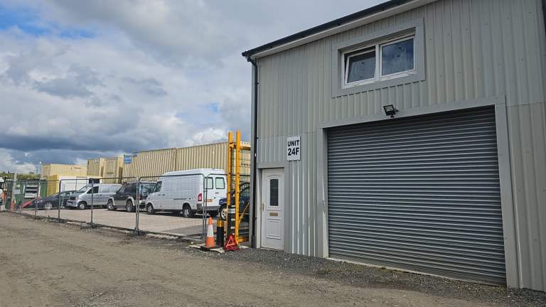 Unit yard storage office wanted 