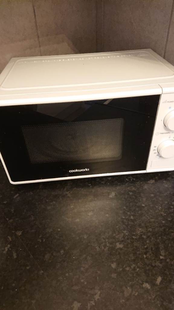 White Microwave oven