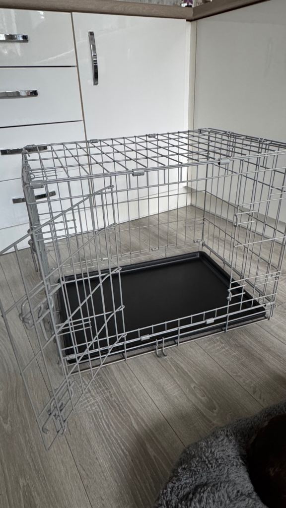 Snall dog / puppy crate cage xs size like new 