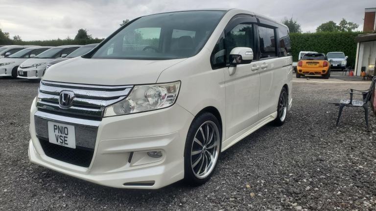 Honda stepwagon spada 2.0 auto 8 seater fresh japanese import new tyres 2010