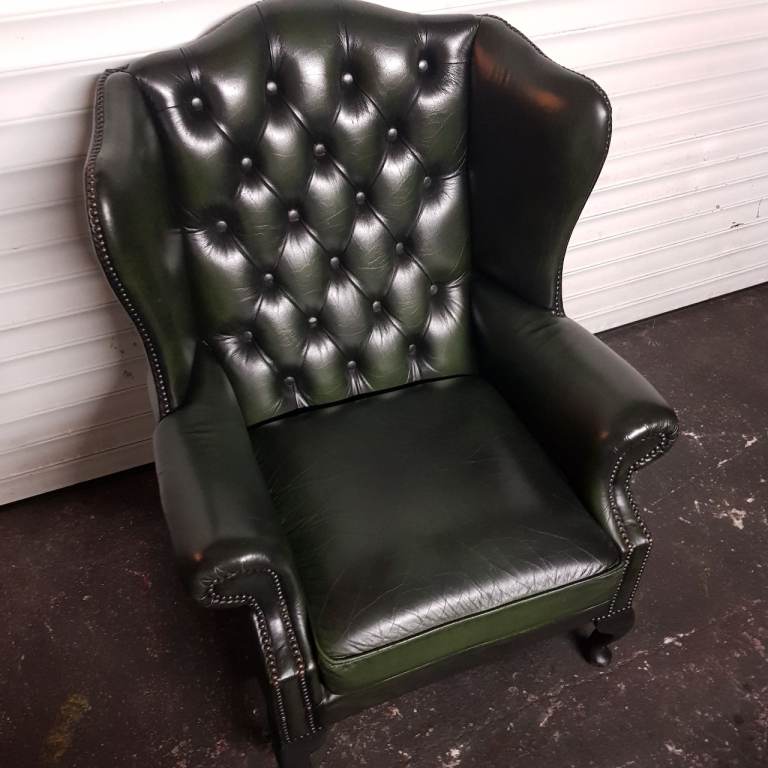 Beautiful Dark Green Leather Chesterfield Winged arm chair QUEEN ANNE - Stud detail