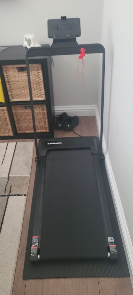 Folding Treadmill – Good Condition, Compact Design