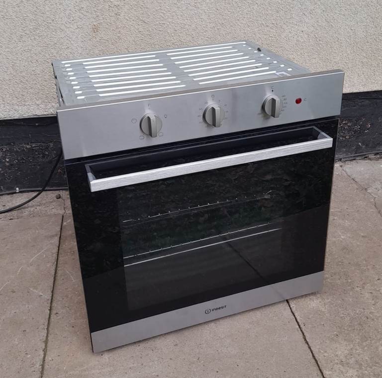 BUILT IN OVEN: INDESIT * works on ordinary plug *- DELIVERY AVAILABLE 