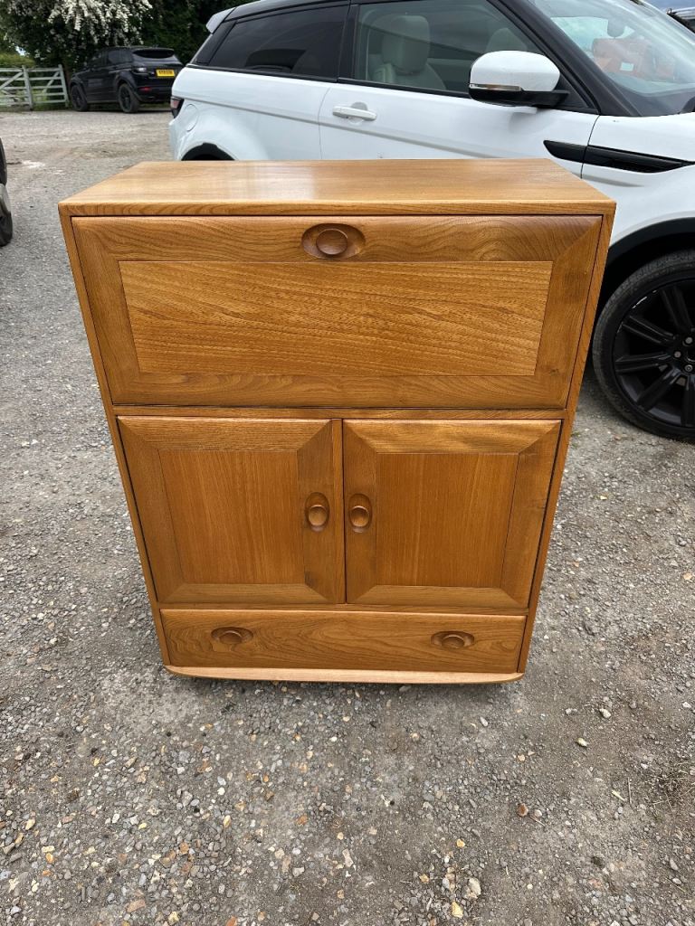 Ercol Windsor Bolnde cabinet 