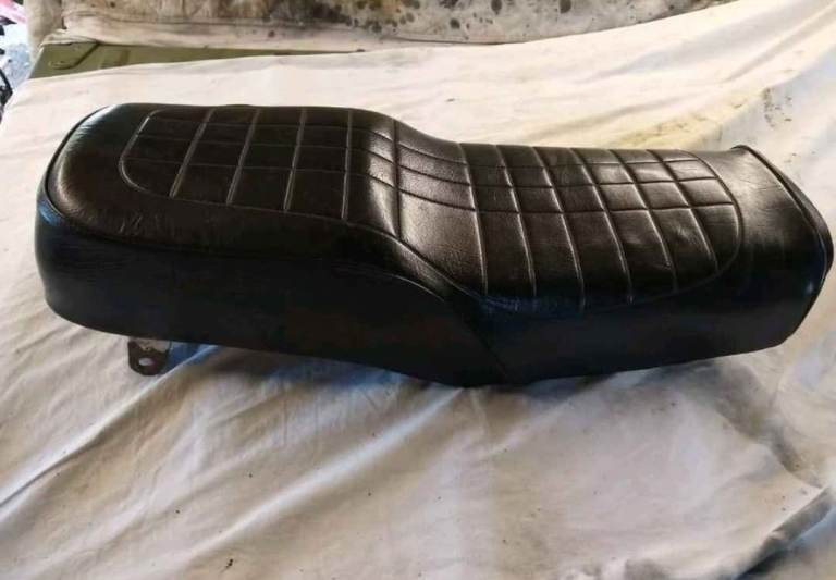 Suzuki GSX400T seat from 1983 motorcycle