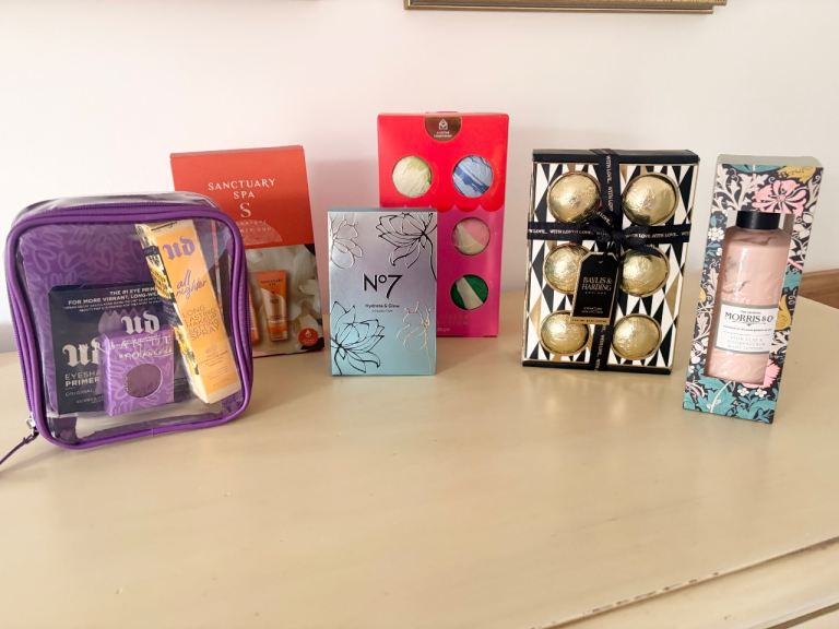 Christmas gift sets bundle x6 sets No7, Sanctuary,  Urban decay, Baylis & Harding etc  All NEW  