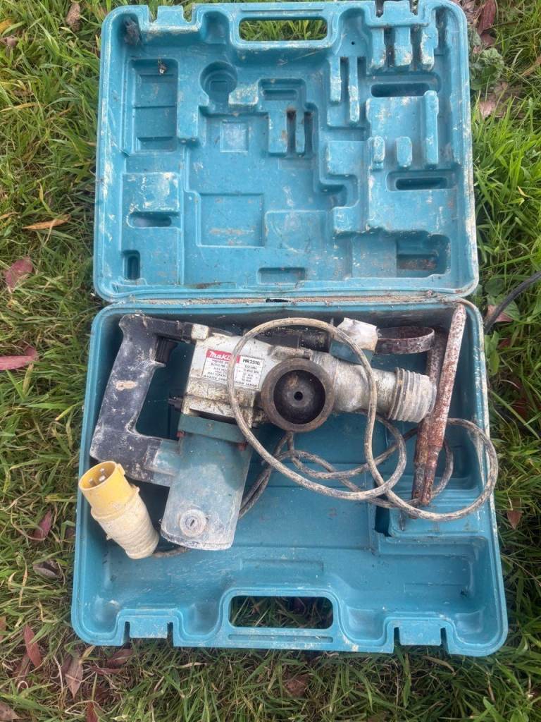 Makita HR2510 SDS Rotary Hammer Drill 110V with Case & Bits – Used & Working