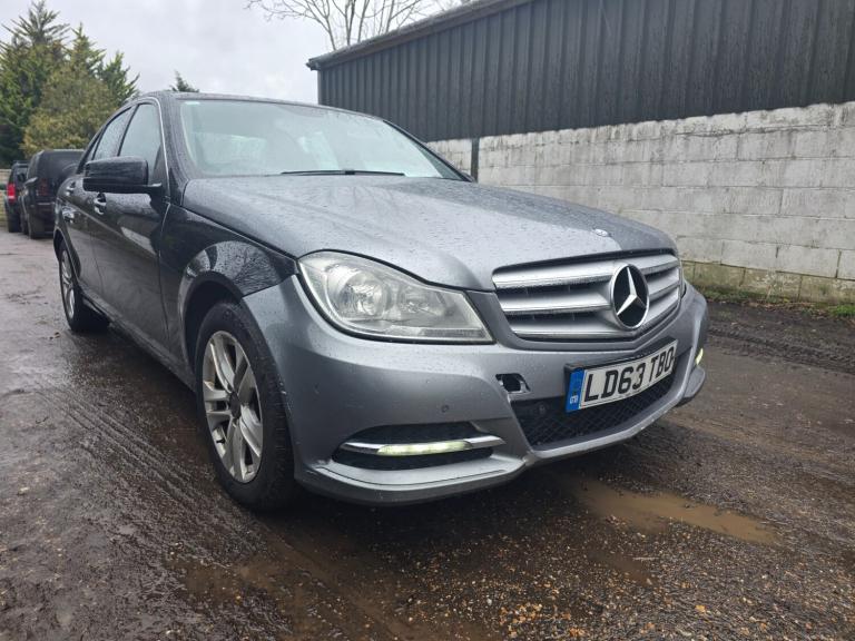 2013 Mercedes-Benz C Class C200 CDI BlueEFFICIENCY Executive SE 4dr Auto SALOON Diesel Automatic