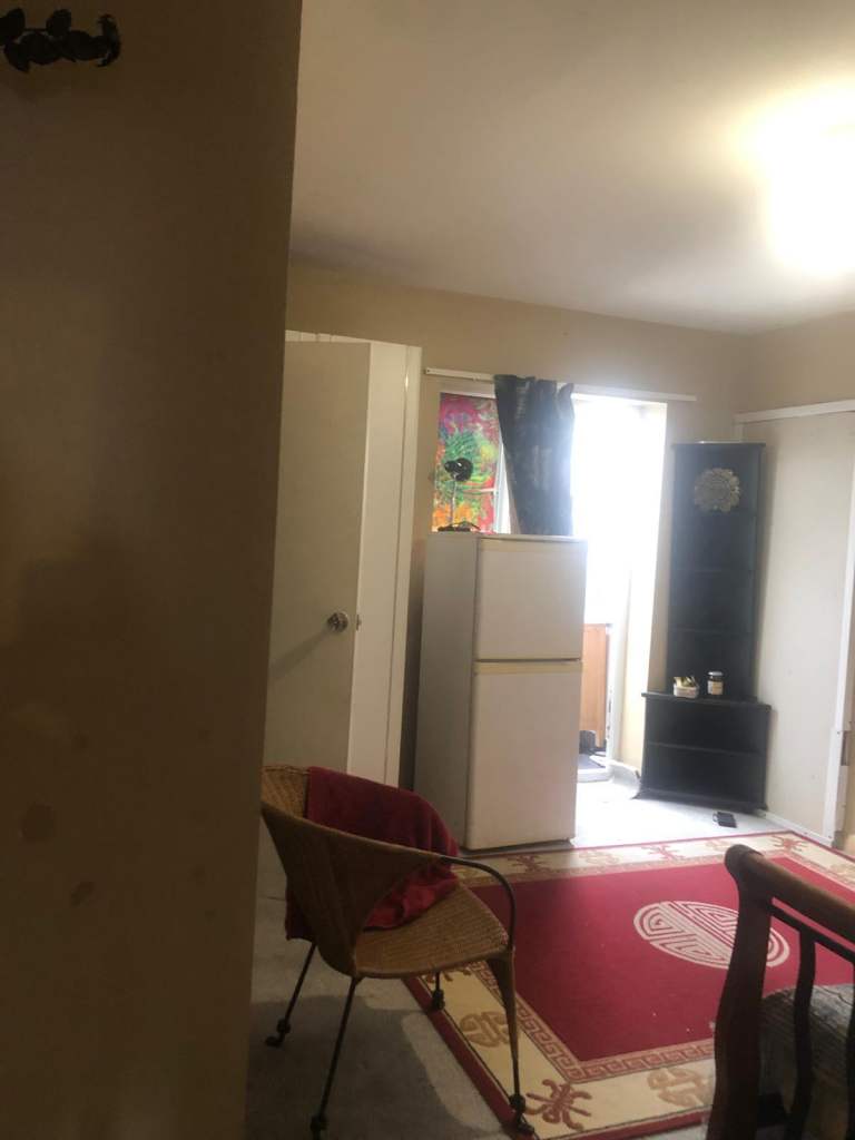 Nice and delightful independent studio at a great location, Very Close to Upney station, IG11 9LB.