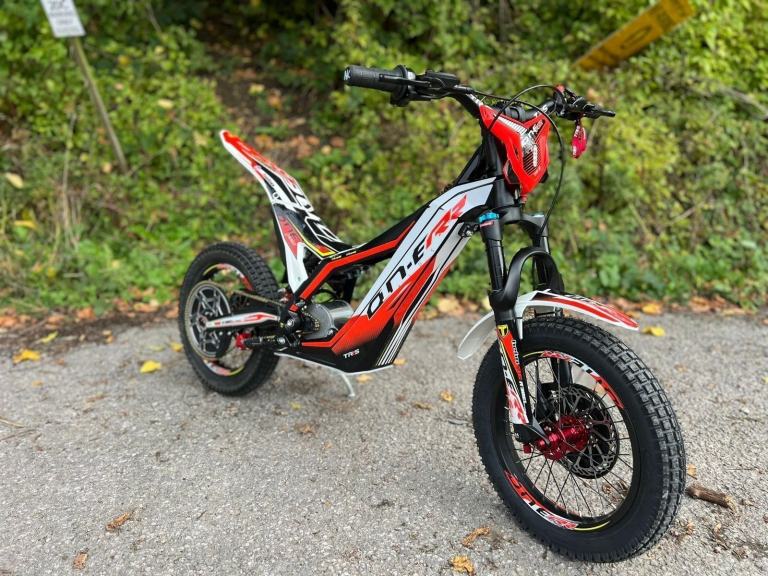 TRS On-e 16 Electric Kids Bike