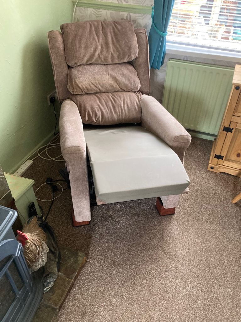 Accora Configura Lite 2 riser recliner chair
