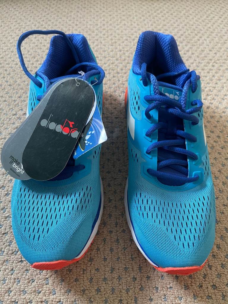 DIADORA TRAINERS MENS.  BLUESHIELD MYTHOS 2