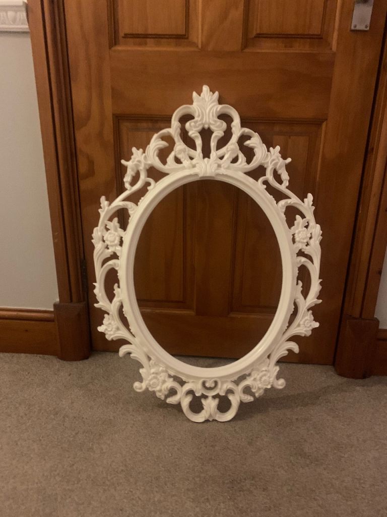 Large Size White Colour Antique Style 'Selfie' Oval Posing Frame