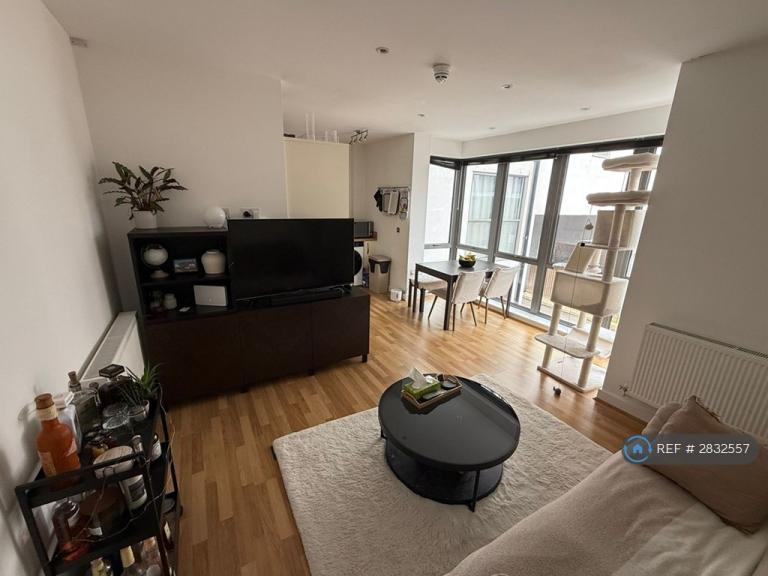 2 bedroom flat in Western Gate, Basingstoke, RG21 (2 bed) (#2832557)