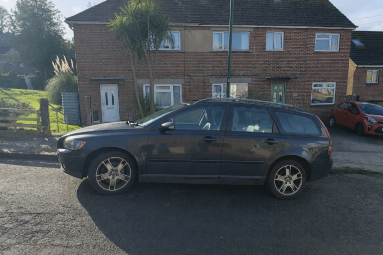 Volvo V50 2.0 SE Lux Manual (2006) – MOT 25 Apr – Leather/Heated Seats – Non Runner – £495 ONO