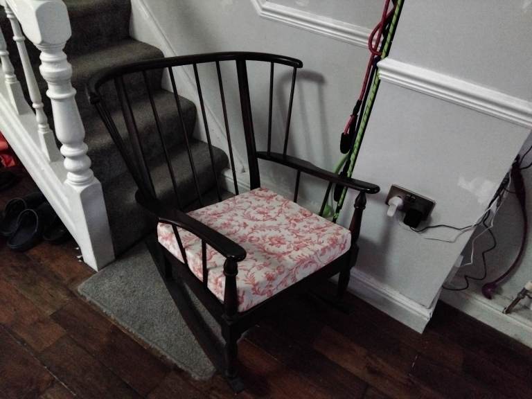   Rocking chair in good condition 👌 