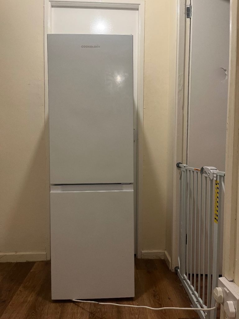 image for WHITE FRIDGE FREEZER