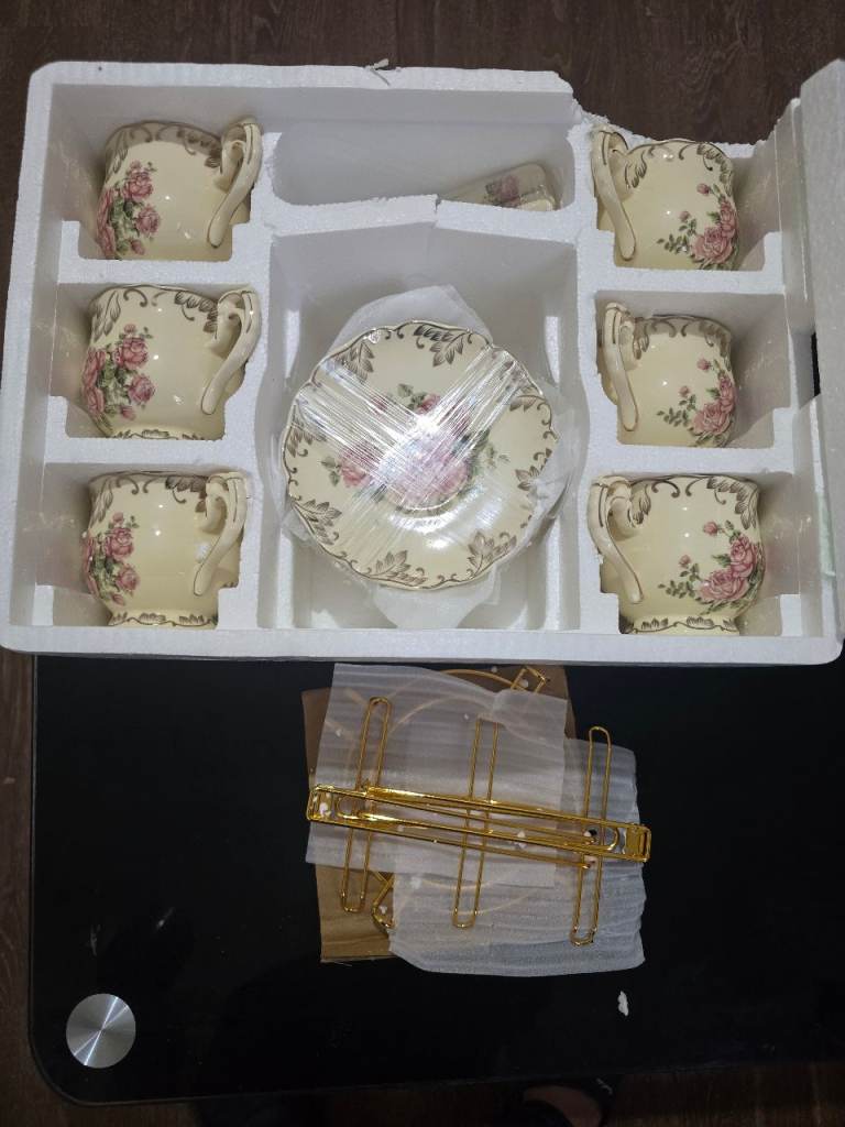 Lovely Rose Pattern Tea Set - 6 Cups and Saucer