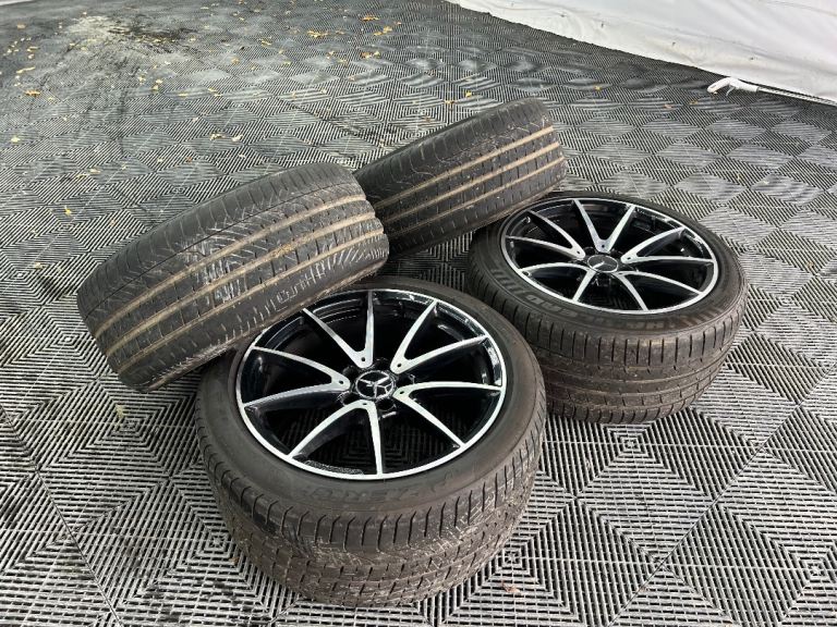GENUINE MERCEDES C63s AMG SILVER ALLOYS - Rears 285/35 ZR18 & Fronts 245/40 R18 ✅