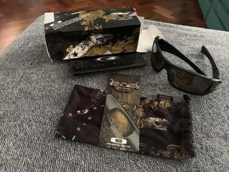 Oakley Fuente Antix polarised sunglasses