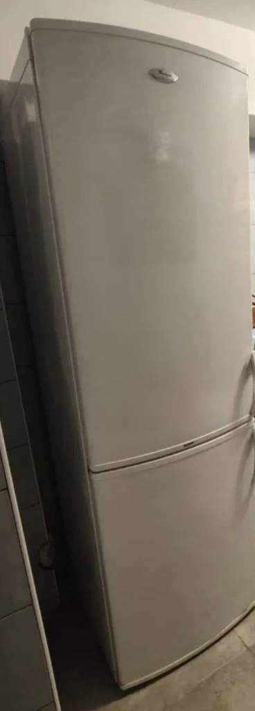 silver Whirlpool Freestanding Fridge Freezer can deliver