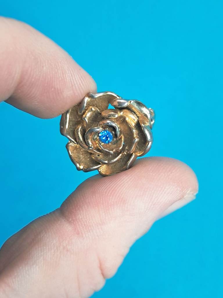 Small Vintage Gold Tone Rose,  Brooch With Blue Rhinestone.