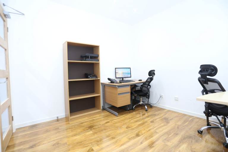 Beautiful Service Office with Wifi and other Amenities