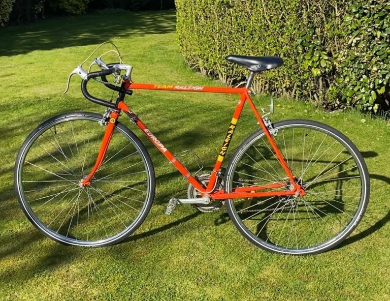 RALEIGH EUROPA Vintage 1980s Raleigh Europa — Team Raleigh Colours
