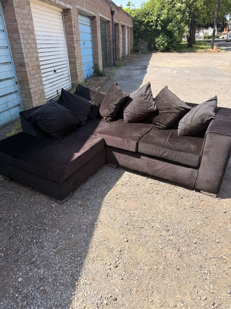 Black Corner Sofa Couch with Scatter Cushions