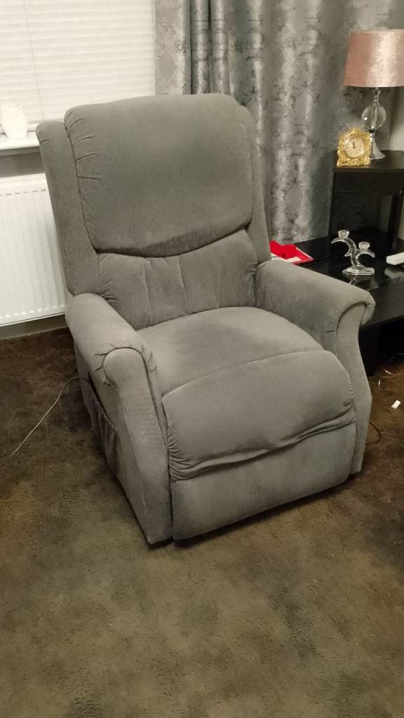 Motorised rise and recline chair 