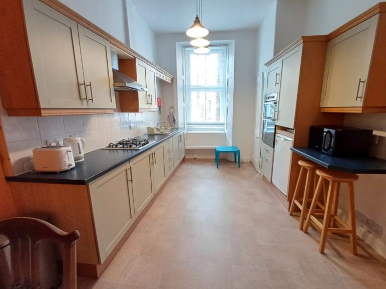 2 bedroom flat in Bruntsfield Gardens, Bruntsfield, Edinburgh, EH10 4DX