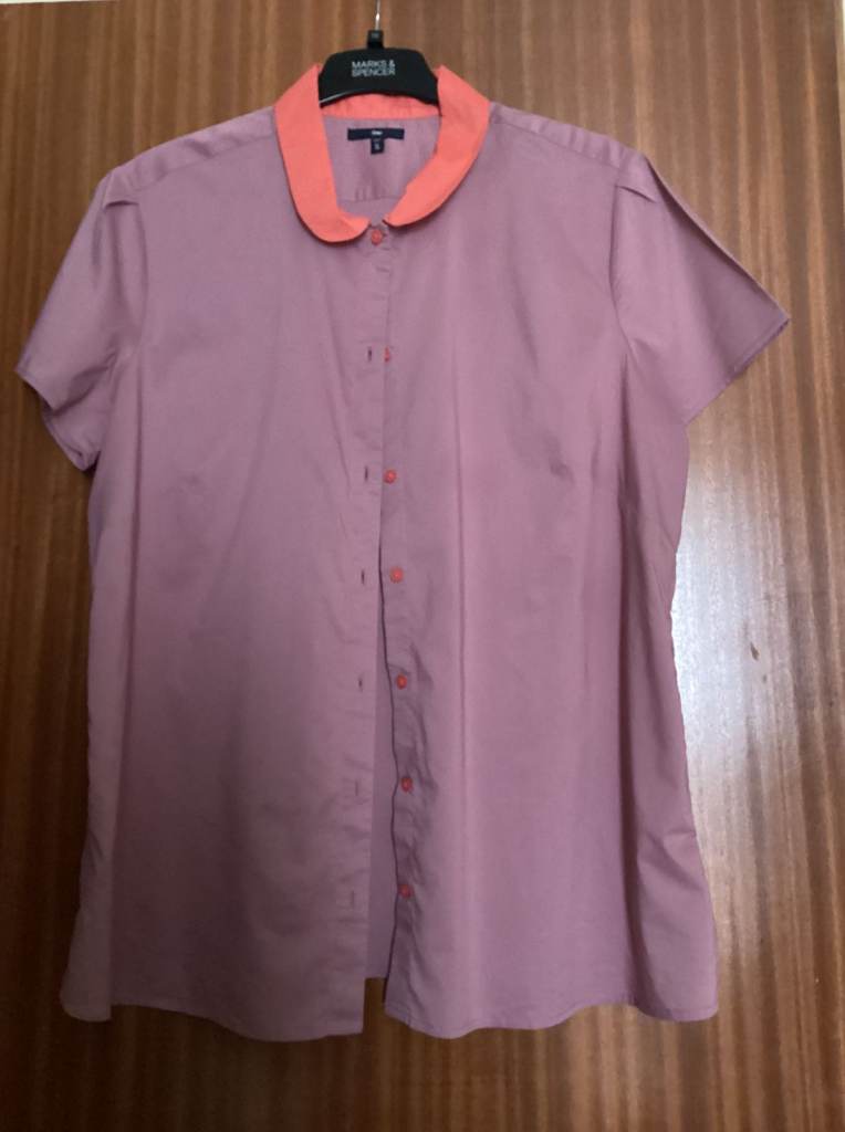 GAP Women's Short sleeve Shirt. Size UK XL