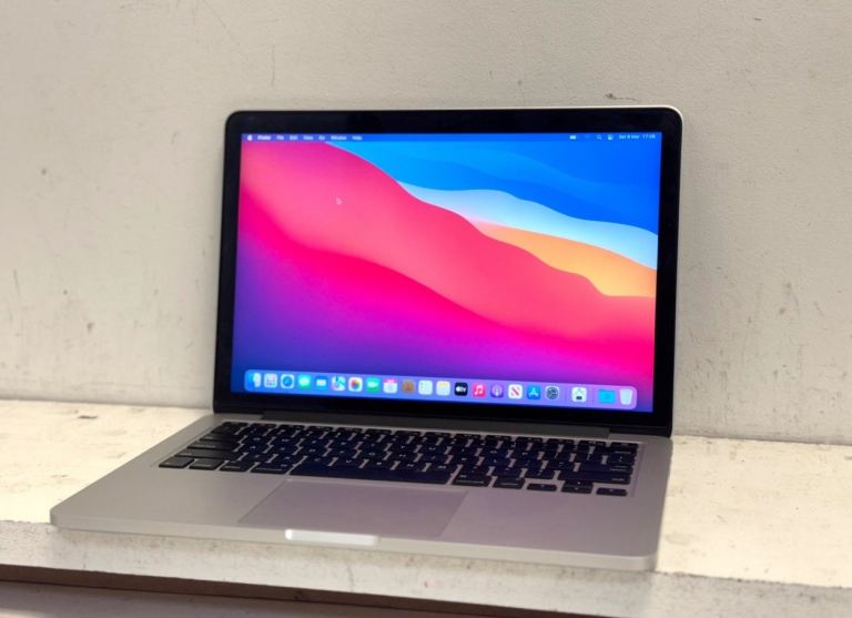 Apple Macbook Pro 13” Laptop    Retina display  i5 8Gb Ram 128GB SSD   Good working condition
