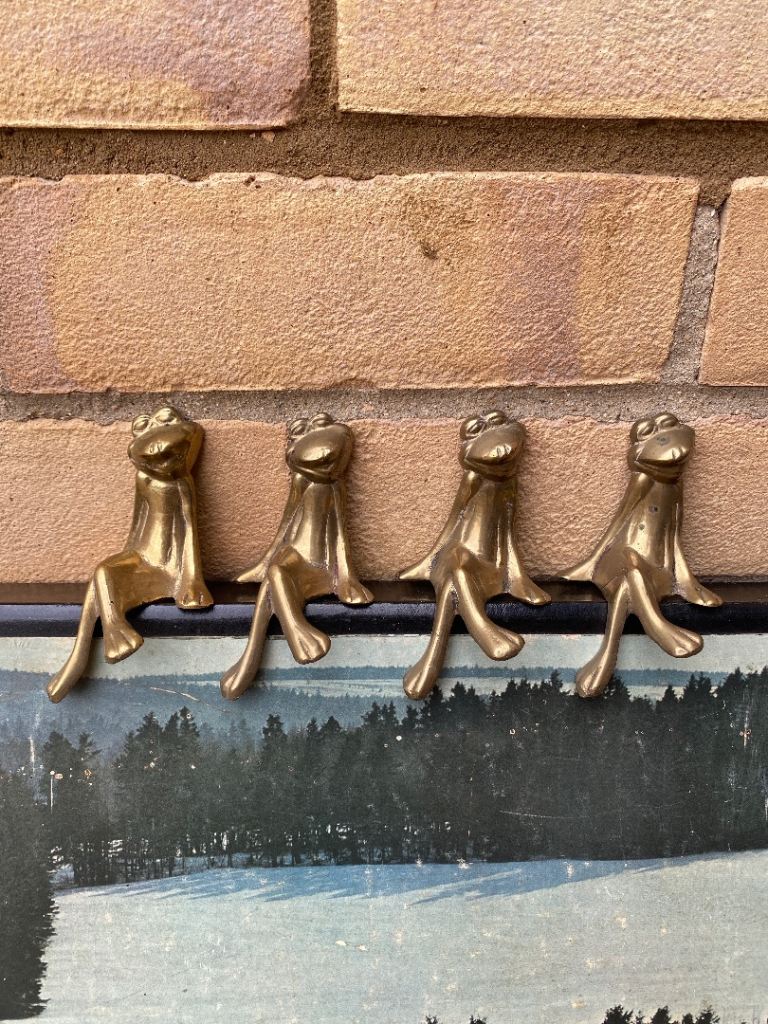 Set of 4 Brass Frog Shelf Sitters – Good Condition