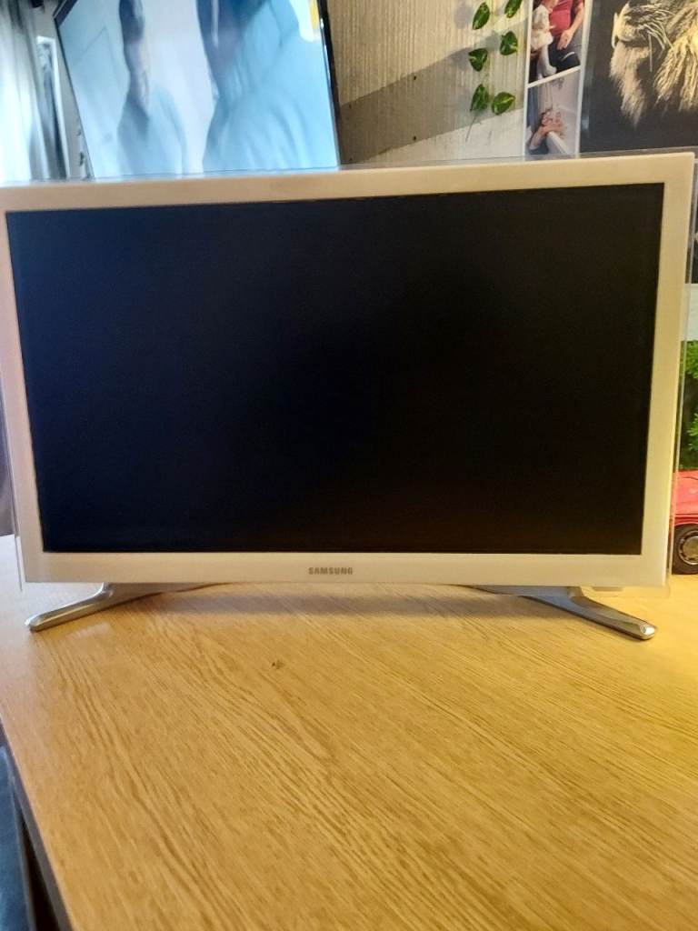 Samsung UE22F5410AK 22" Smart TV White Full HD