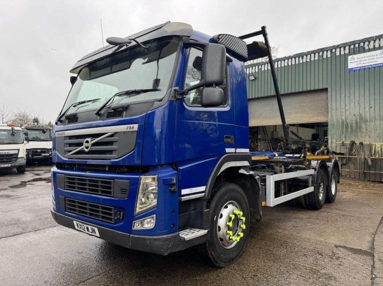2012 VOLVO FM-330 6X4 HOOK LOADER