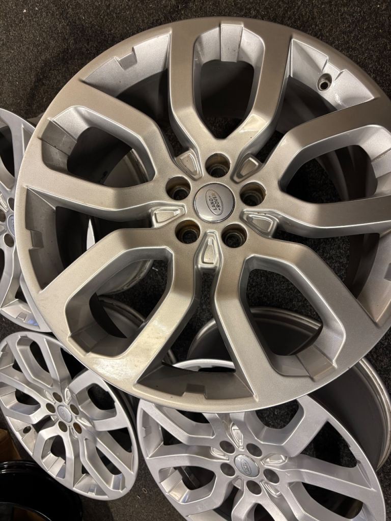 USED 22” 5x120 9.5J ET49 GENUINE LAND ROVER RANGE ROVER DEFENDER ALLOY WHEELS