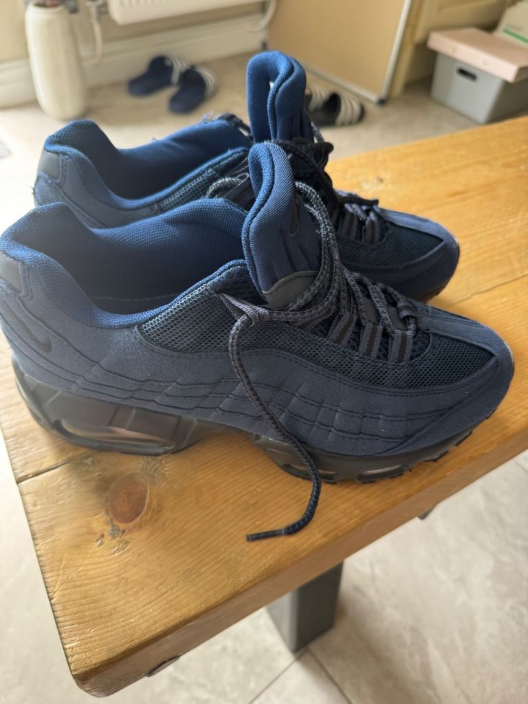 Air Max 95 - hardly worn. Size 8