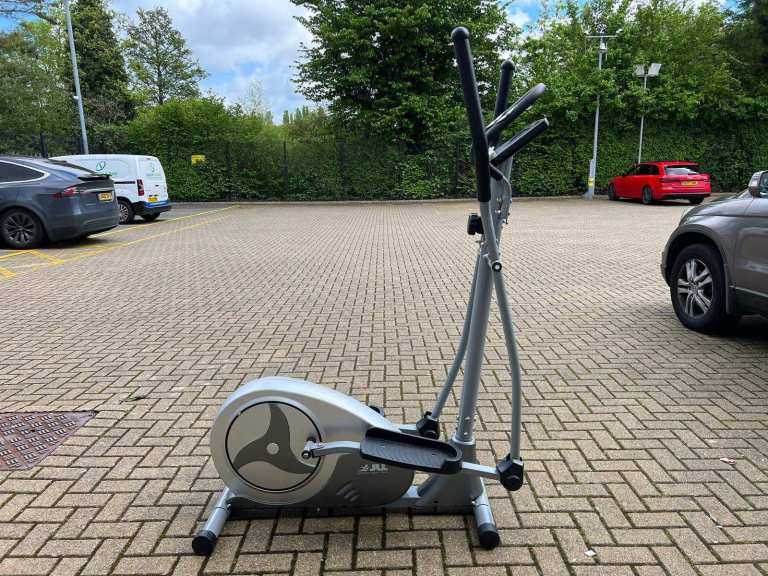 JLL Cross Trainer