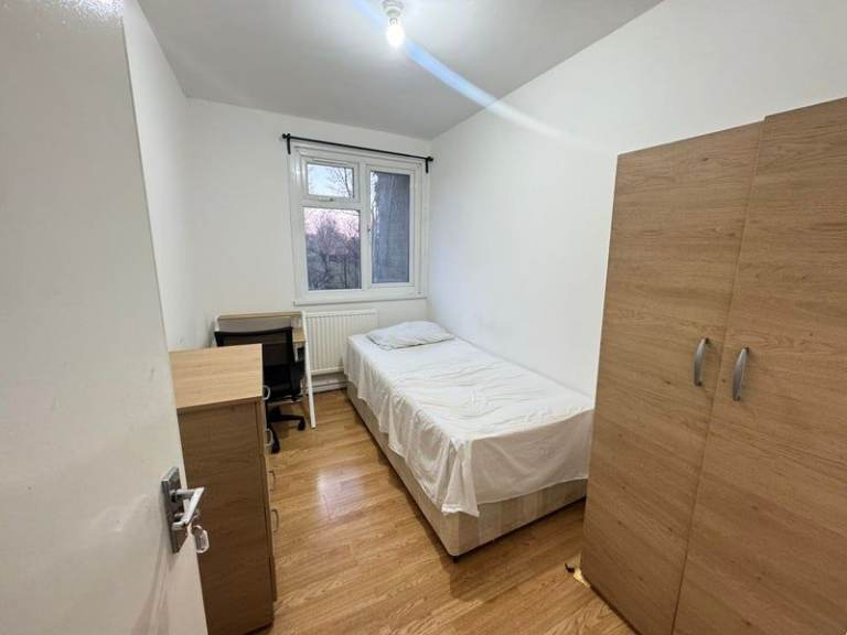 IMMACULATE SINGLE ROOM IN WHITECHAPEL - MOVE IN TODAY ⭐