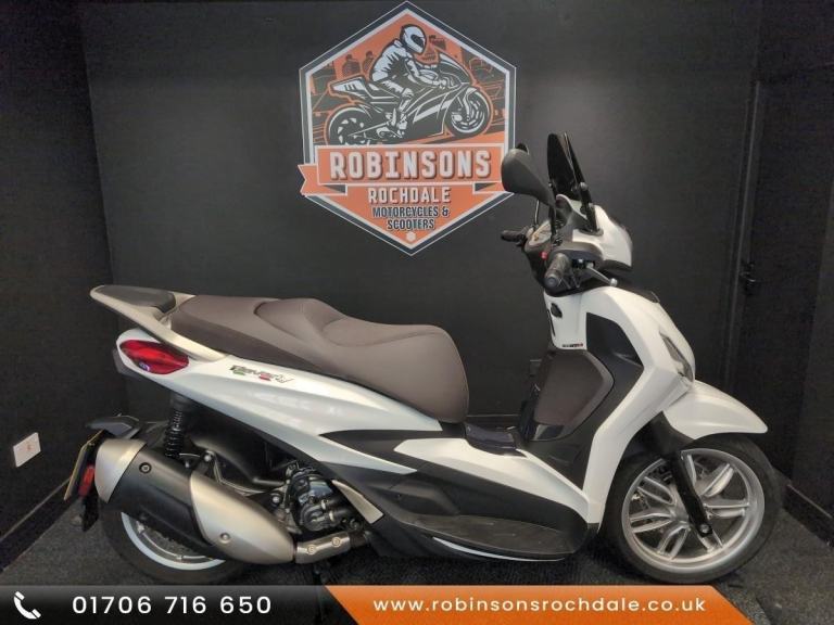 2022 22 Piaggio Beverly 300 HPE with 3233 miles.