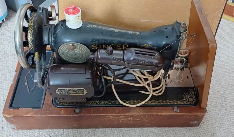 Vintage Singer Sewing Machine Electric with foot pedal and light and powers on