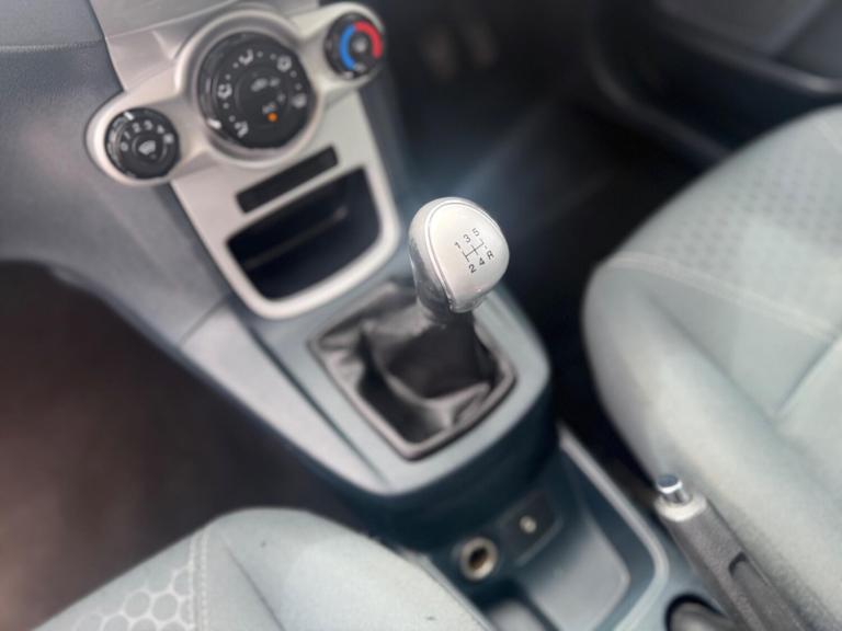 2010 Ford Fiesta 1.25 Zetec 5dr HATCHBACK Petrol Manual